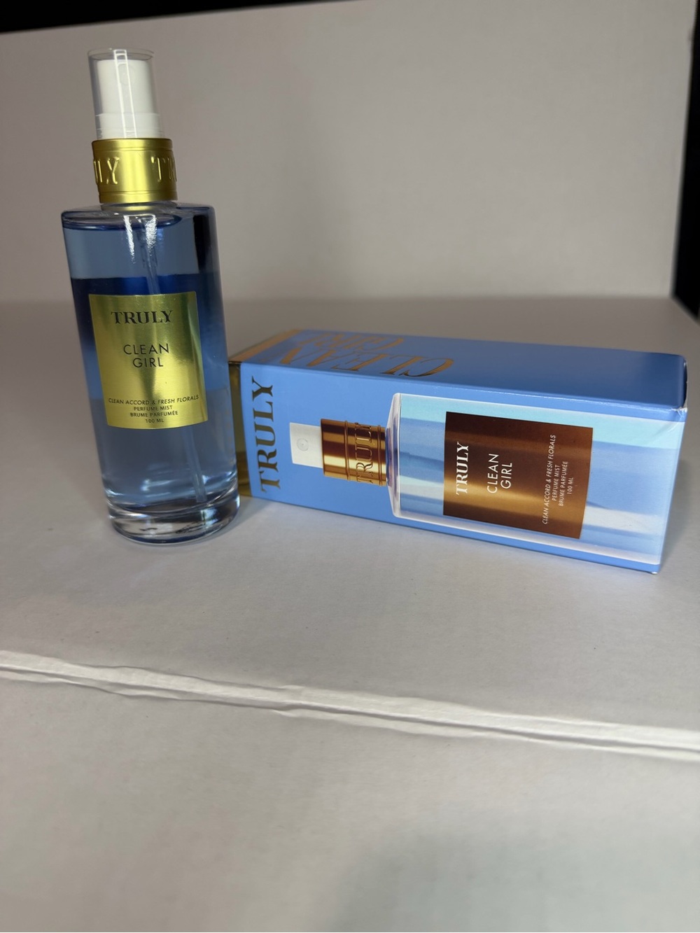 TRULY Clean Girl Fragrance Mist - Blue and Gold - Picture 2 of 2